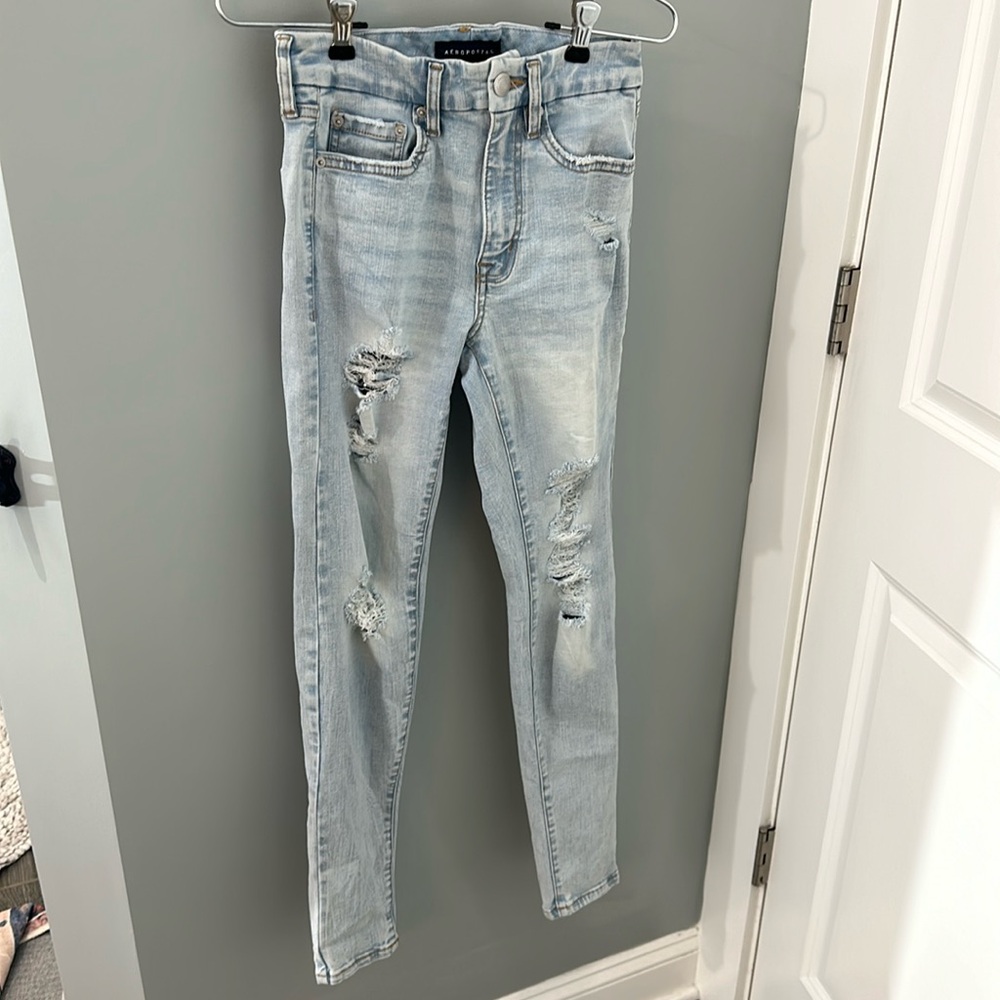 Womens Aeropostale size 2 high rise curvy jegging jeans destroyed wash stretchy